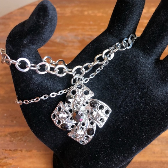 Black and Clear Crystal Pendant Toggle Bracelet - Picture 6 of 8